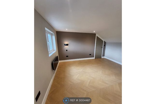 Torrington Drive, Potters Bar photo 2