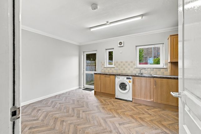 18, West Court, Dundee photo 3