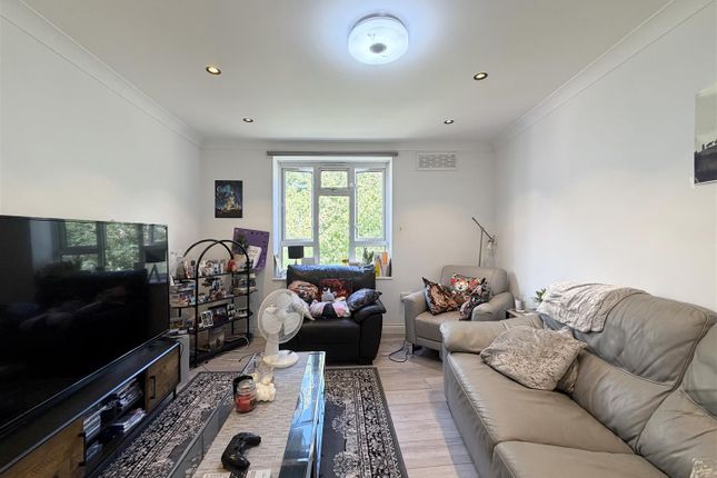 125, Great Plumtree, Harlow photo 3