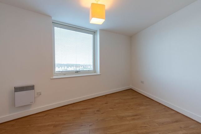 Apt 32, Marina Point West Chatham Quays Dock Head Road, Chatham photo 4