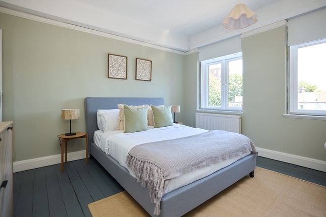 New Park Court, Brixton Hill photo 4