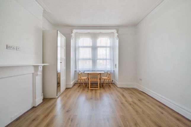 24, Balmoral Road, London photo 4