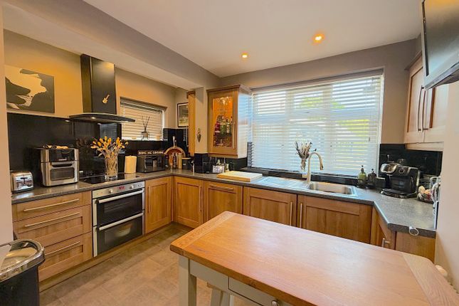 32, Birch Avenue, Cannock photo 4