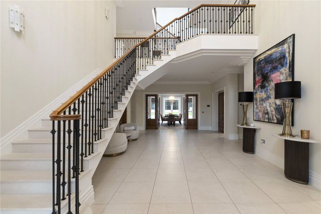 3 Sunning Avenue photo 2
