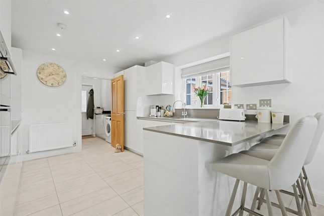 89, Elizabeth Gardens, Rochford photo 4