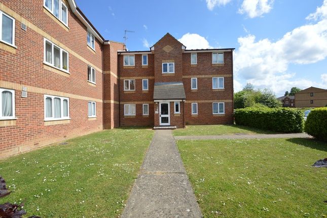 Thumbnail Flat to rent in Lowestoft Drive, Slough