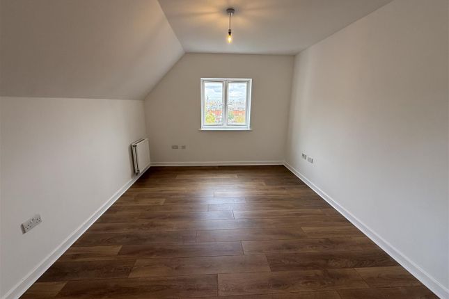 Academy Place, ISLEWORTH photo 2