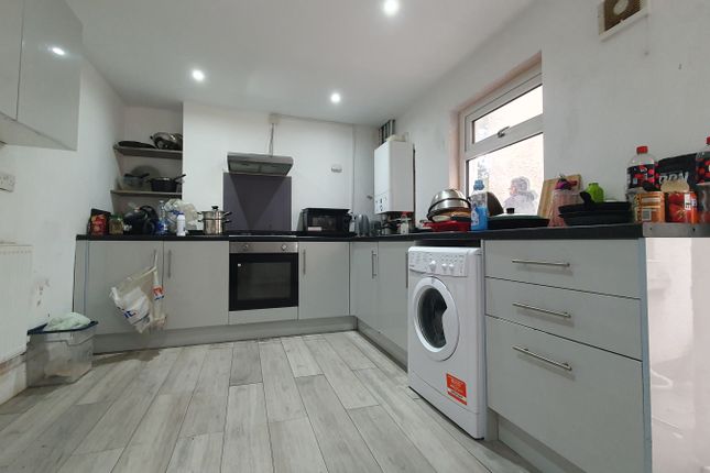 42, Emerald Street, Cardiff photo 3