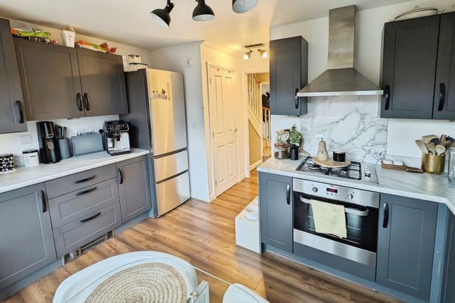71, Poskett Way, Wotton-Under-Edge photo 4