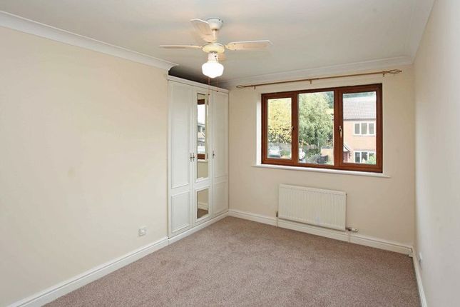 35, Weavers Court, Telford photo 5