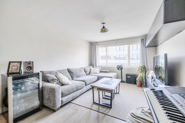 10 Gladstone Court,, White Hill, Buckinghamshire photo 4