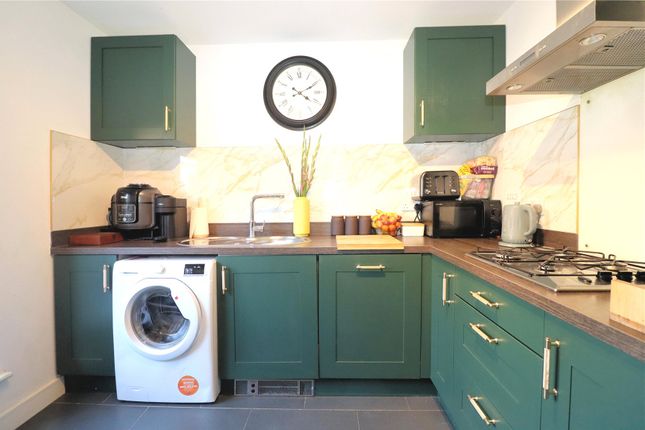 31, Bullock Crescent, Surrey photo 4