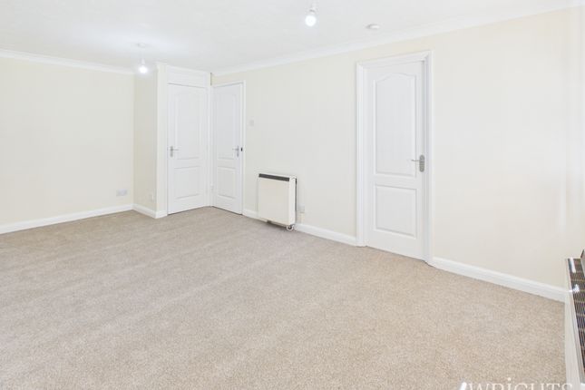 8, Walsingham Close, Hatfield photo 4