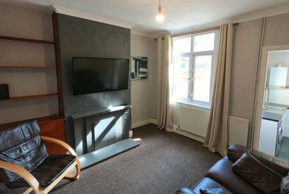 Thumbnail Shared accommodation to rent in Uppingham Street, Northampton, Northamptonshire