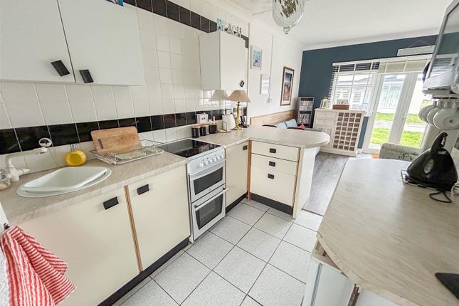 102B, Priory Close, St. Osyth photo 3