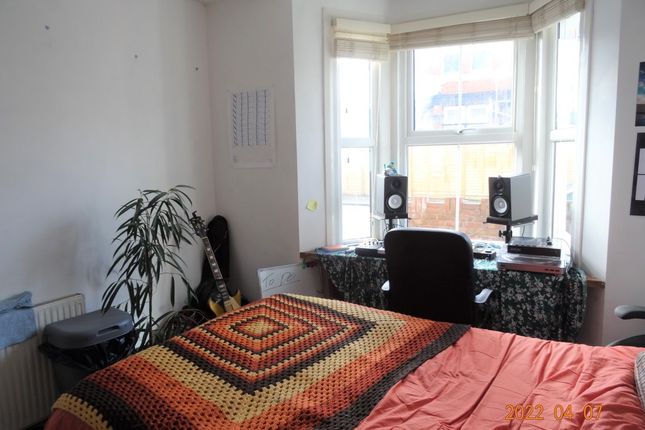 Shared accommodation to rent in Alfred Road, Kingston Upon Thames