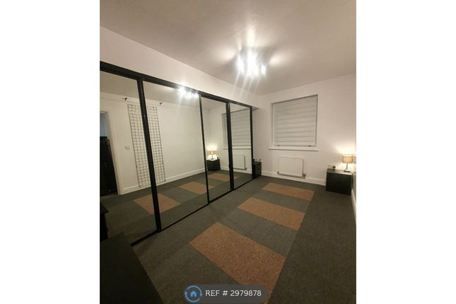 Flat, Enmore Road, London photo 2