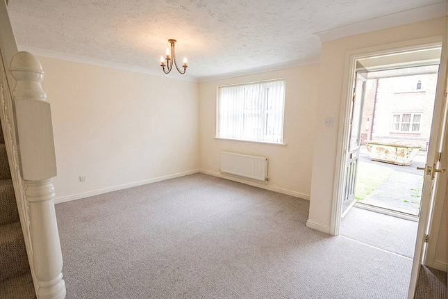 47 Billberry Close, Whitefield, Manchester photo 2