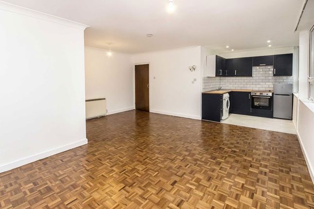 7 Hilda Court, 23, Lovelace Road, Surbiton photo 2