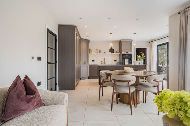 3 Ilett Crescent, Swindon photo 4