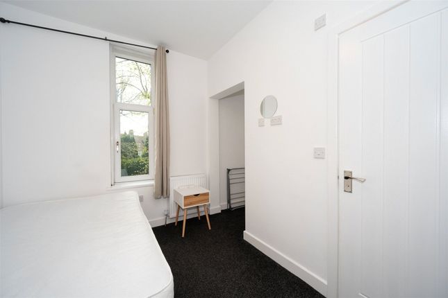 Room 6, 167, Warwick Road, Cumbria photo 5