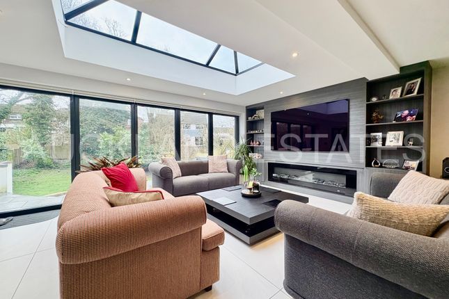 5, Penshurst Road, Potters Bar photo 2