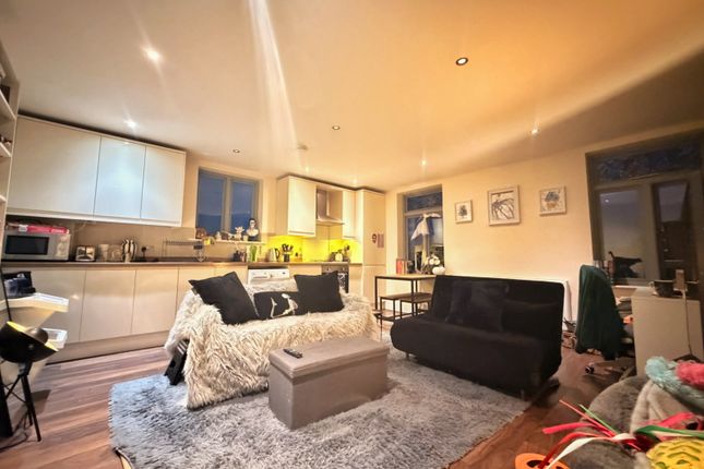 98A , Morden Road, Wimbledon photo 2