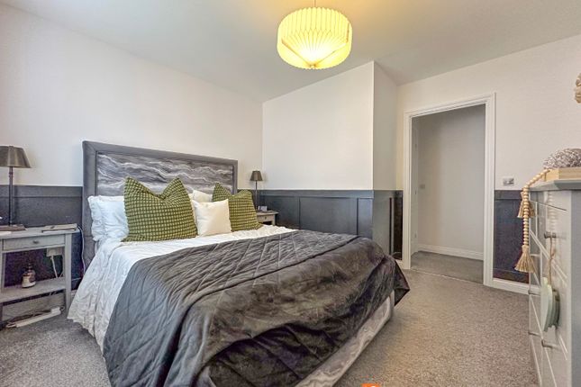 End terrace house for sale in The Gateway, Newark