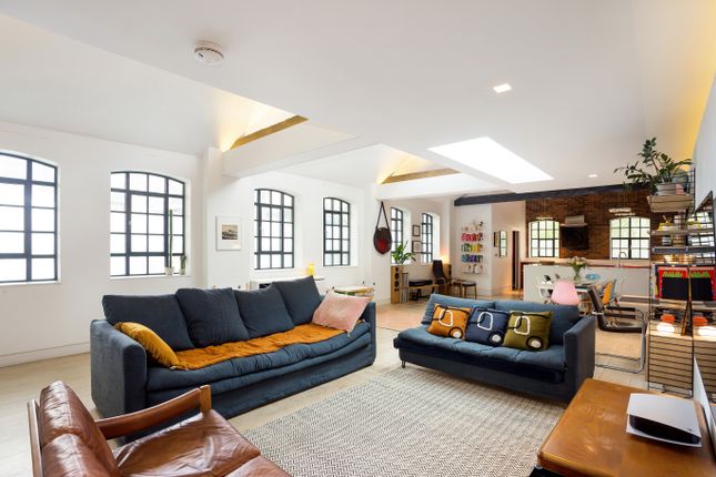 Thumbnail Semi-detached house for sale in Tredegar Square, London