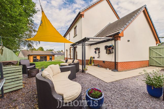 24 Maes Rheithordy, Cardigan photo 2