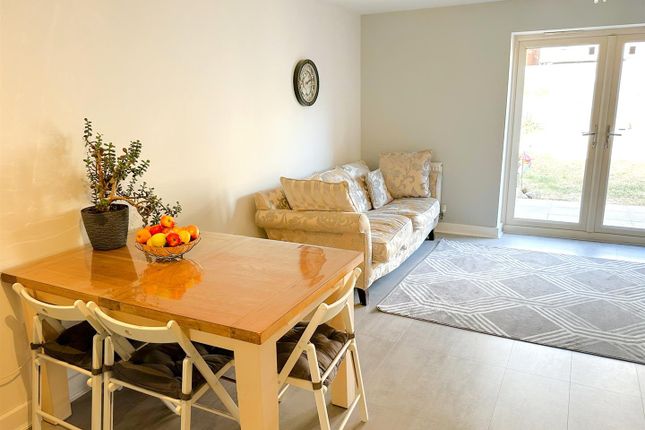 15, Regal Close, Corby photo 2