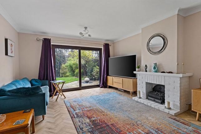 21 Overton Shaw, East Grinstead photo 3