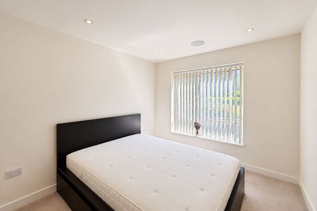 Flat 7, Carleton House, London photo 4
