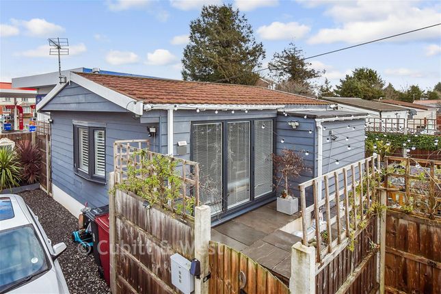 9, Nutbourne Park, Chichester photo 2