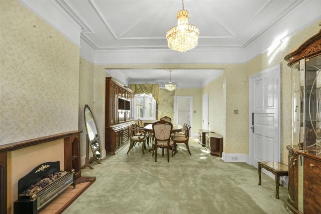 24, Wavendon Avenue, London photo 2