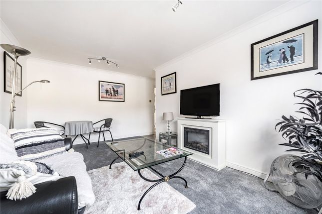 Flat for sale in Clarence Close, Barnet
