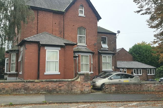 Room to rent in 220 Wellington Road South, Stockport, Cheshire