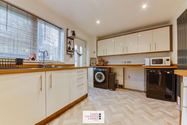 28, Vicarage Close, Rotherham photo 4