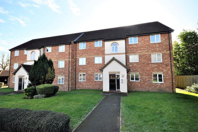 Flat for sale in Harlech Road, Abbots Langley
