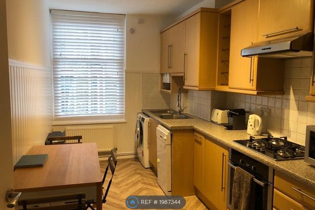 Flat to rent in Rossetti House, London
