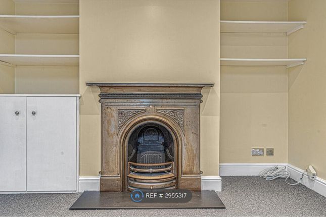 Second Floor Flat, Coningsby Road, London photo 5