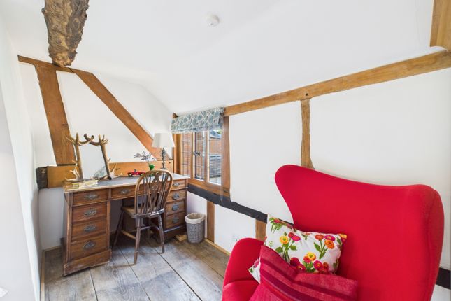 Cam01791G0-Pr0189-Still037