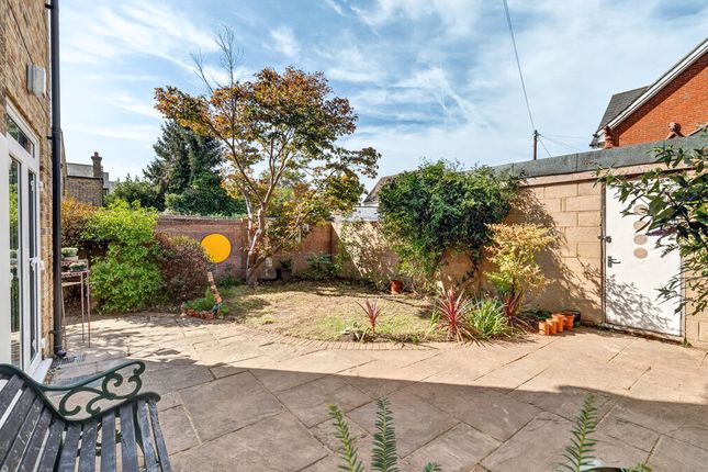 131a, Terrace Road, Walton-On-Thames photo 2
