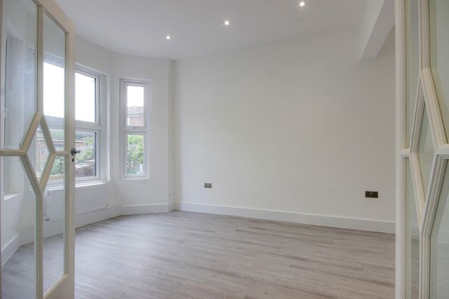 16, Daventry Avenue, London photo 2