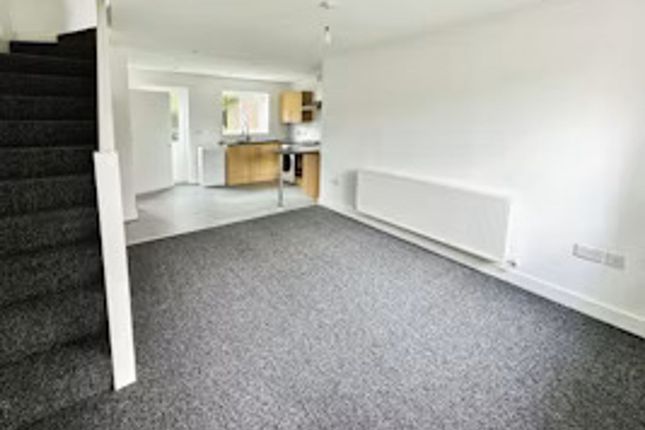 1a Lodge Court, Telford photo 2