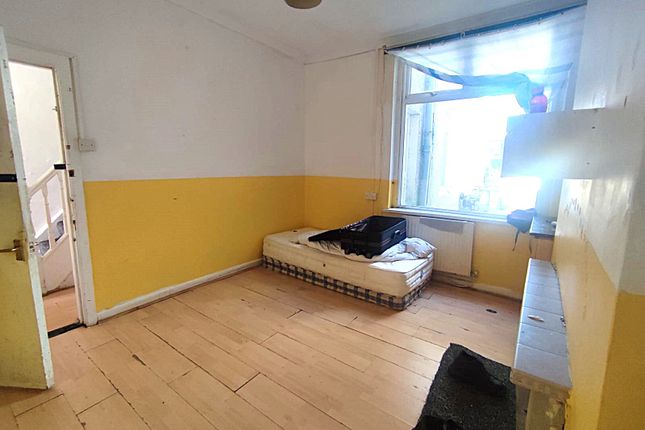 39, Dolphin Street, Newport photo 4