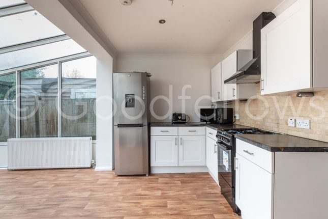 8, Farm Road, Morden photo 3