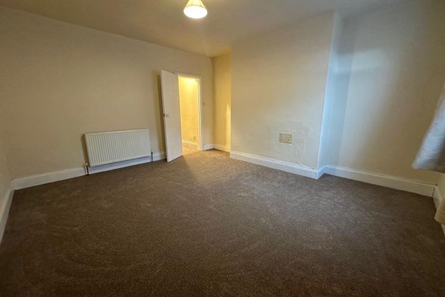 8, Emerald Street, West Yorkshire photo 4