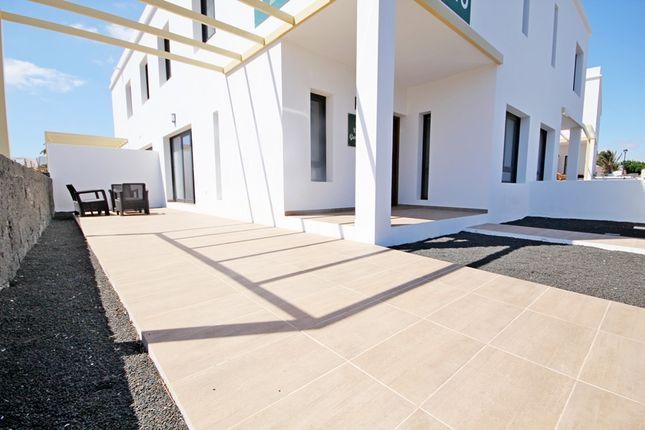 Thumbnail Apartment for sale in Costa Teguise, Lanzarote, Spain
