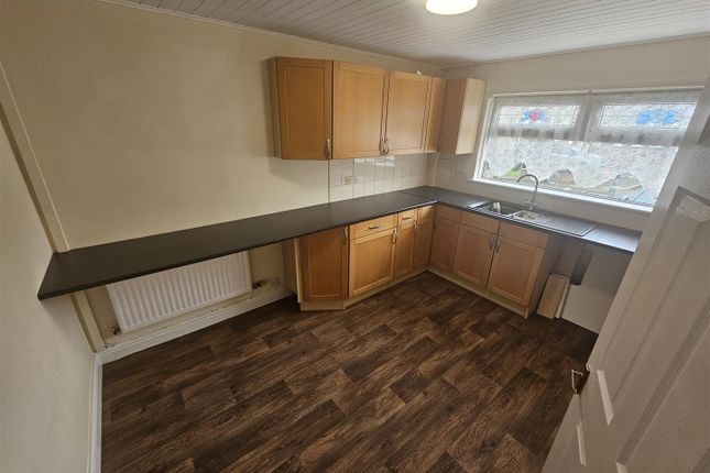 17, Dafydd Place, Barry photo 3